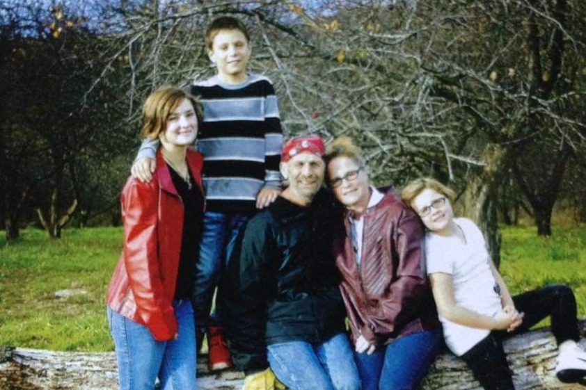 41516544_1566519032975067_r